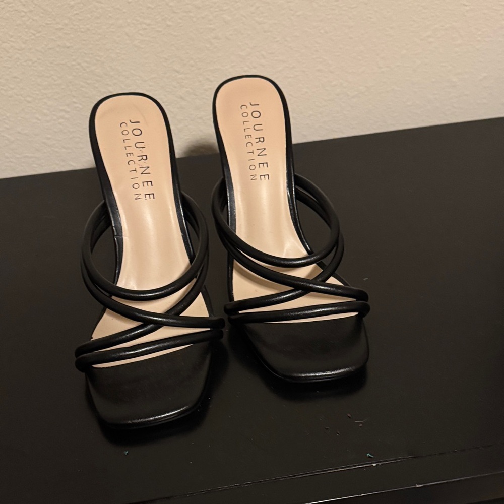 Journee Collection Elegant Black Heels